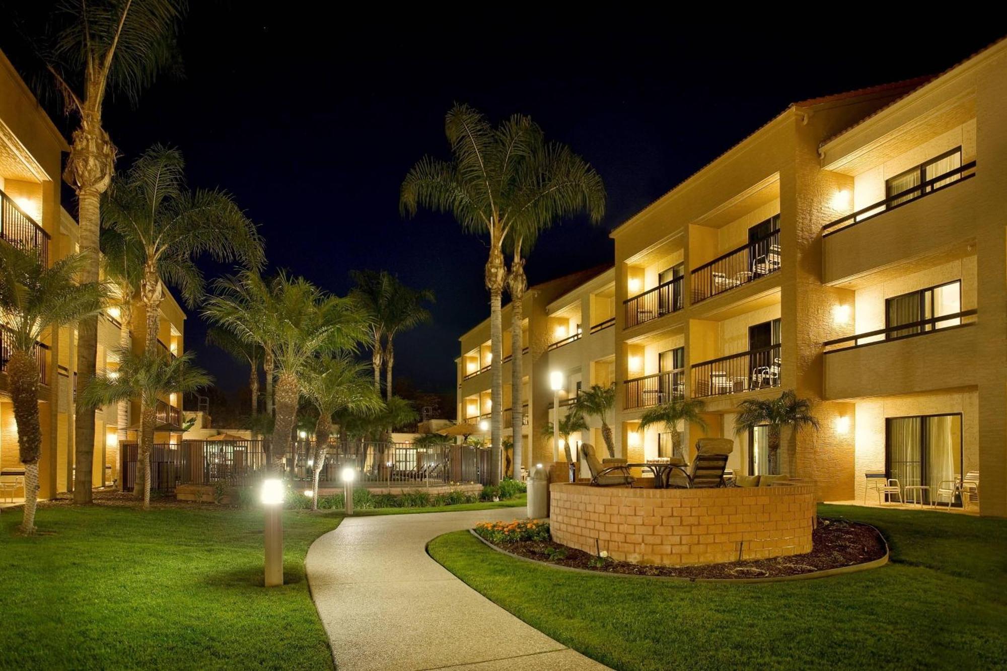 Отель Courtyard By Marriott San Diego Sorrento Valley Экстерьер фото