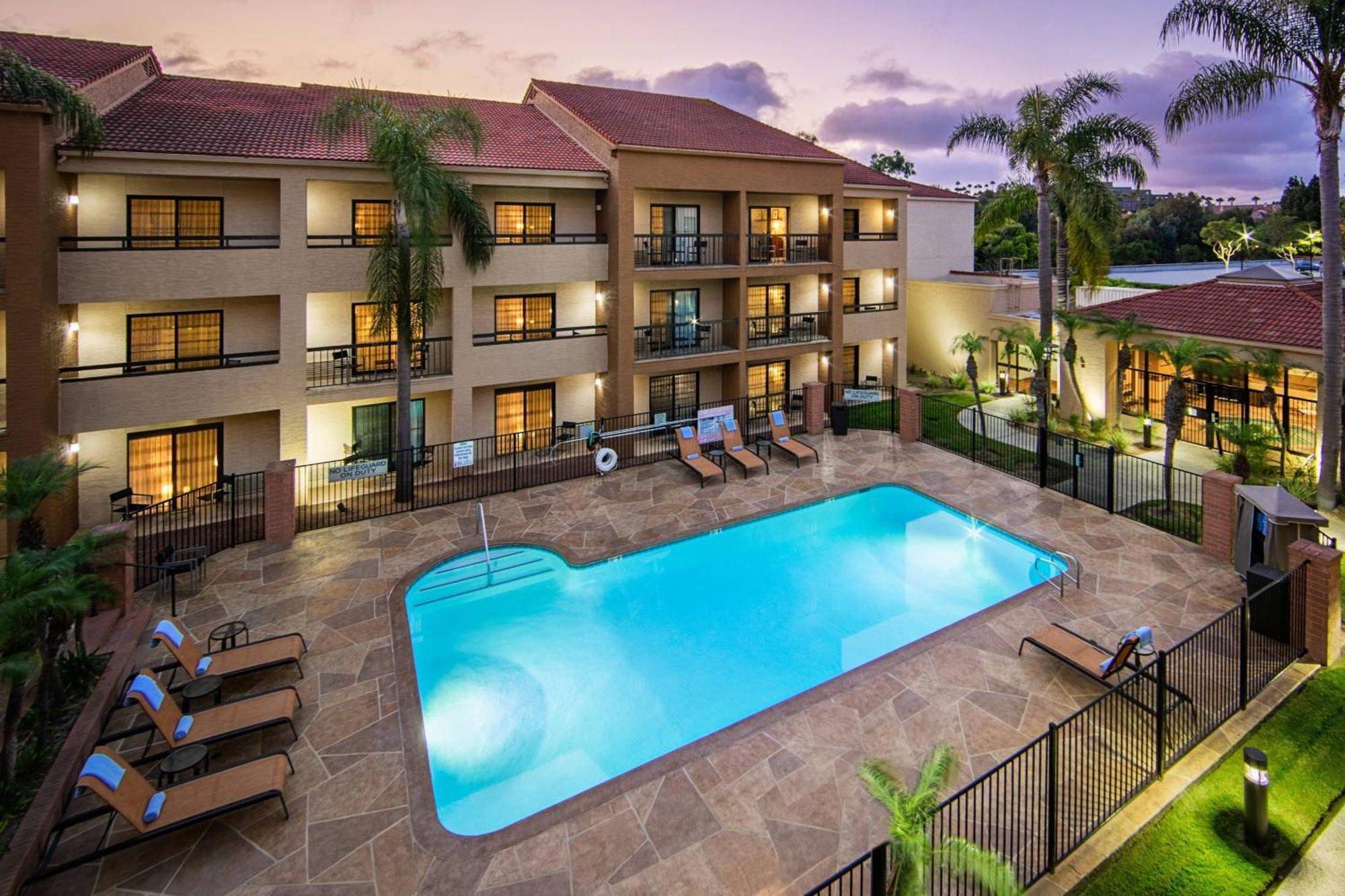 Отель Courtyard By Marriott San Diego Sorrento Valley Экстерьер фото