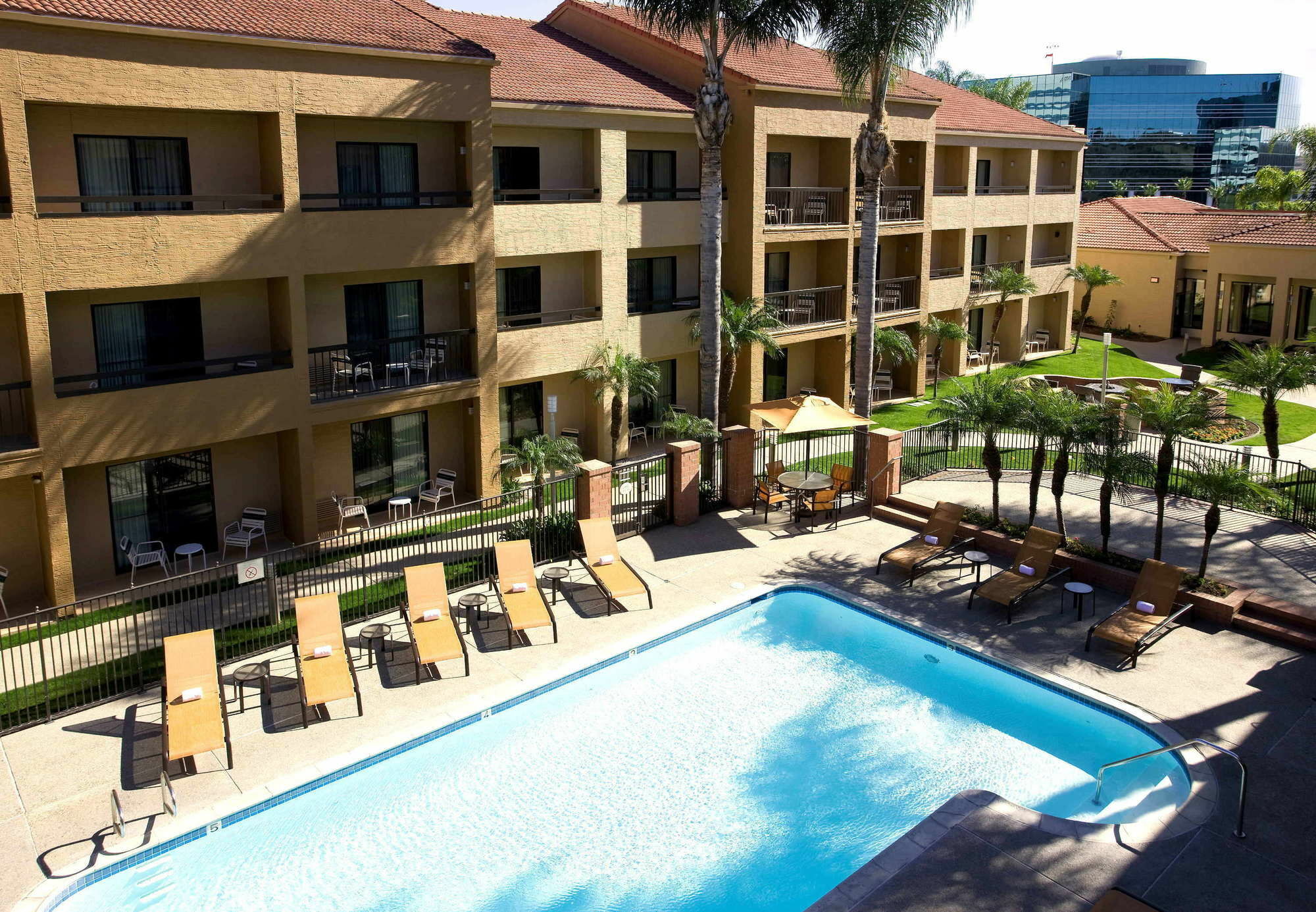 Отель Courtyard By Marriott San Diego Sorrento Valley Экстерьер фото